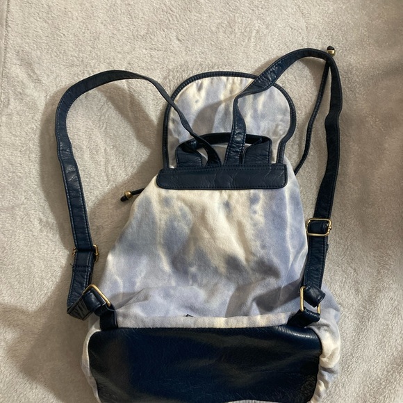 Backpack - Picture 3 of 8